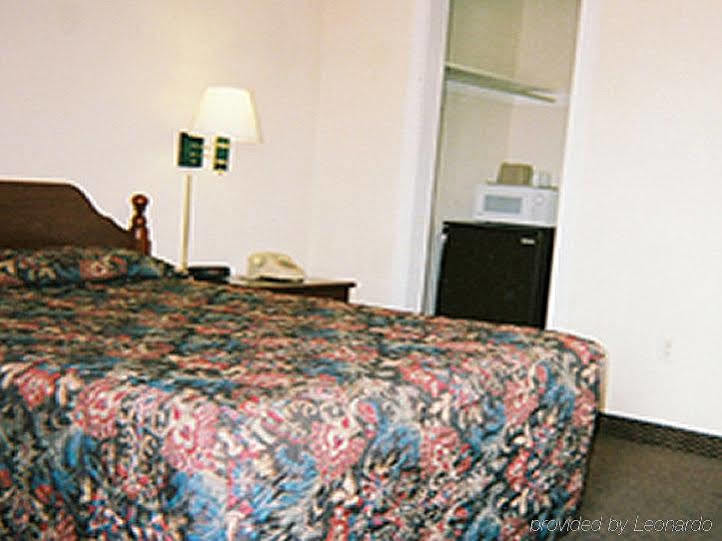 Red Carpet Inn - الينتاون الغرفة الصورة